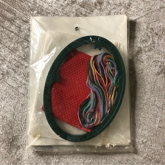 Bucilla counted cross stitch kit Mr. Snowman hoop & ruffle framed craft holiday - Picture 3 of 4